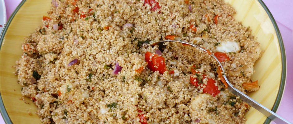 Quinoa salad with grilled halloumi